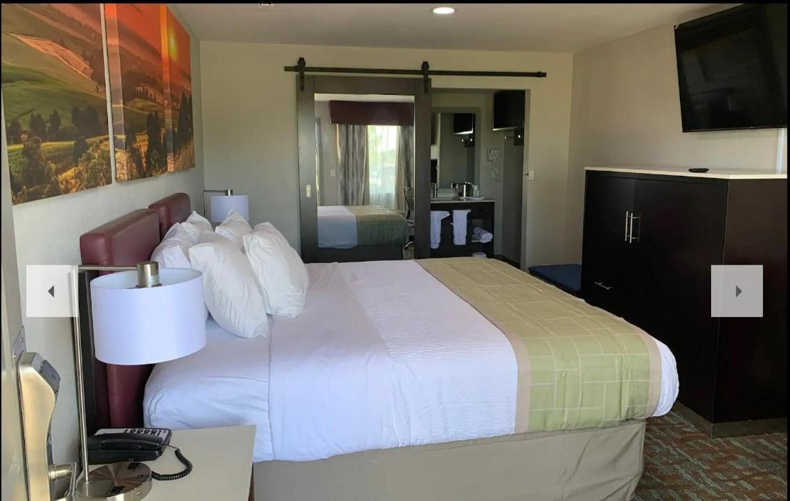 Days Inn By Wyndham Bellville Mansfield Eksteriør billede
